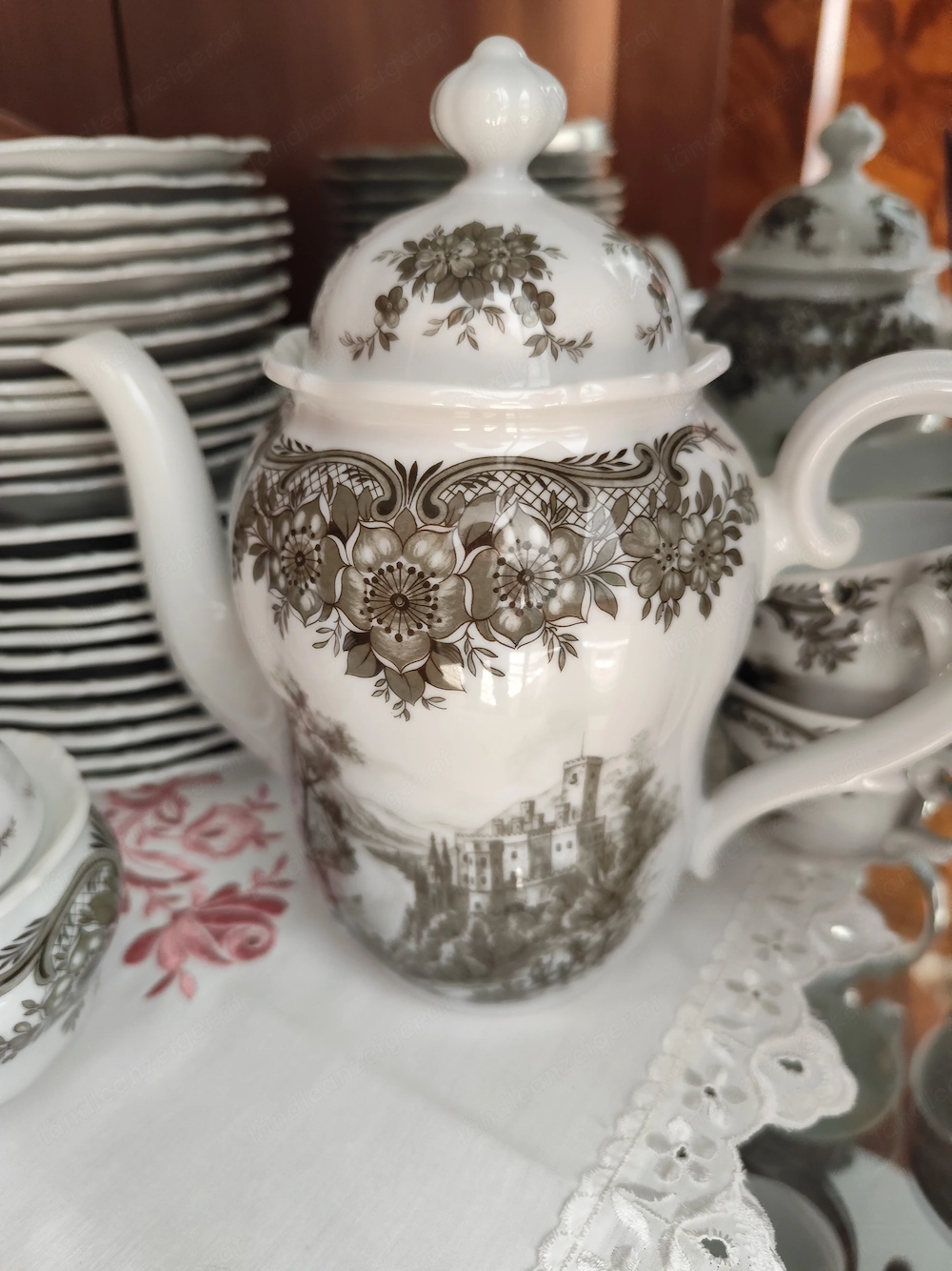 Geschirr gut erhalten schönes Motiv 