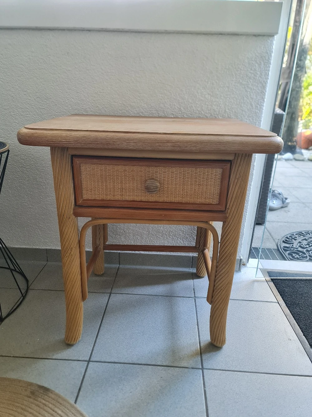 2x Nachttische aus Echtholz & Rattan