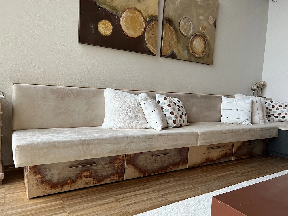 Hochwertige Einbaucouch mit 4 Schubladen - 3,20 m 