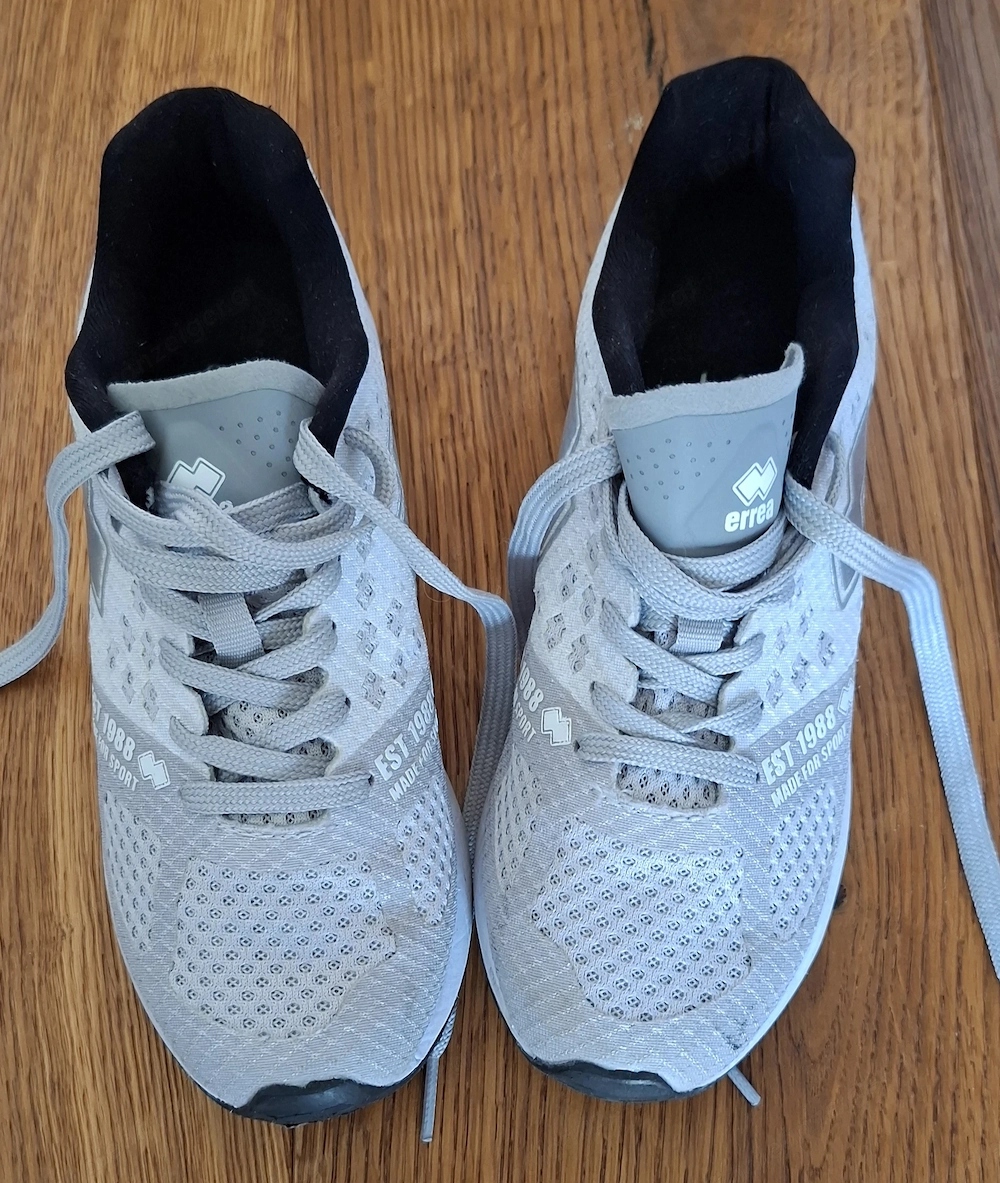 Marken-Kinder-Turnschuhe Buben Größe 36 + 37 