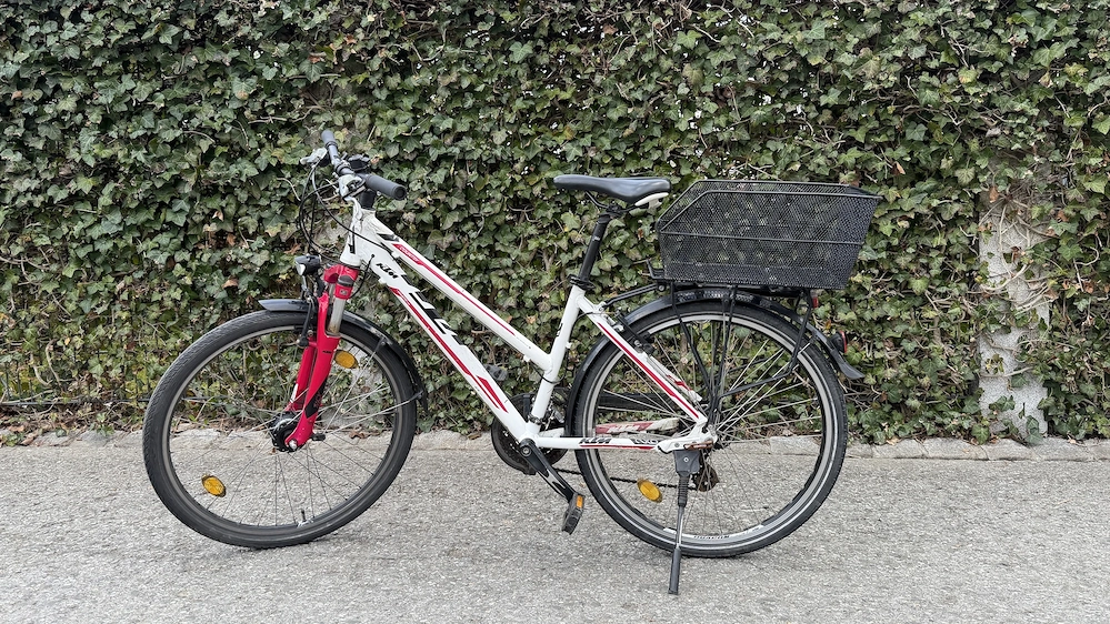 26-Zoll-KTM-Jugendfahrrad, Mädchenfahrrad mit 3x7 Gängen, Trapezrahmen, Nabendynamo, Korb