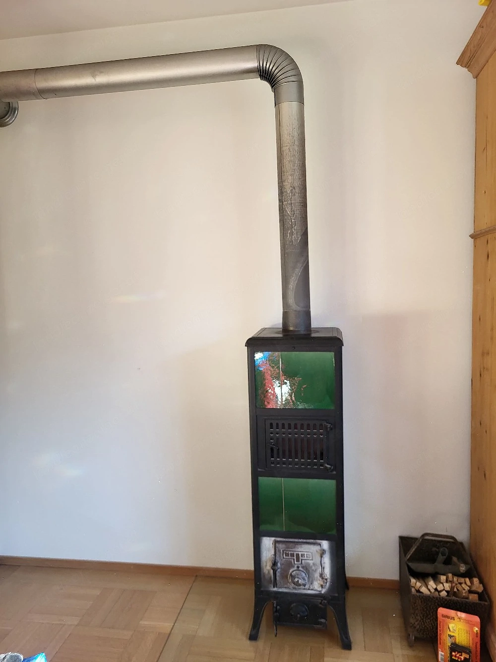 Stand-Kachelofen grün
