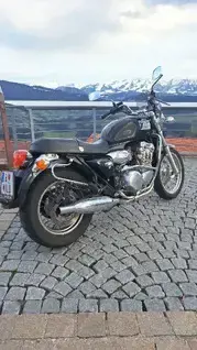 Triumph Thunderbird 900