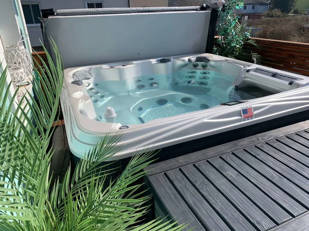 Whirlpool Nevis Artesian spa jacuzzi
