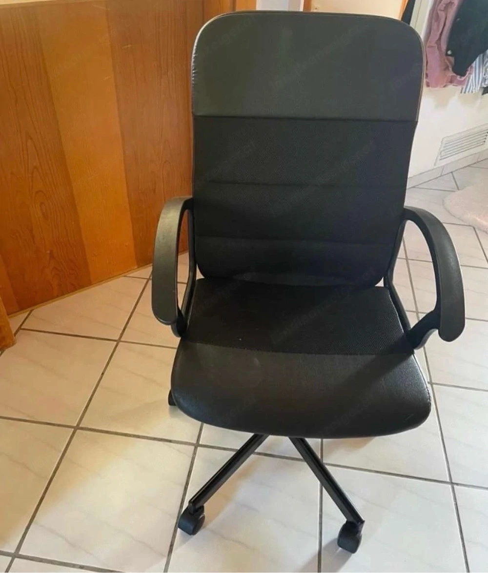 Büro-Stuhl (Drehstuhl).        