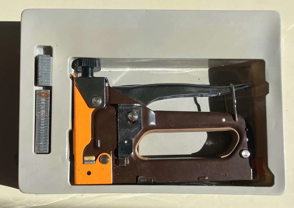 Profi Handtacker ESCO und Klammern