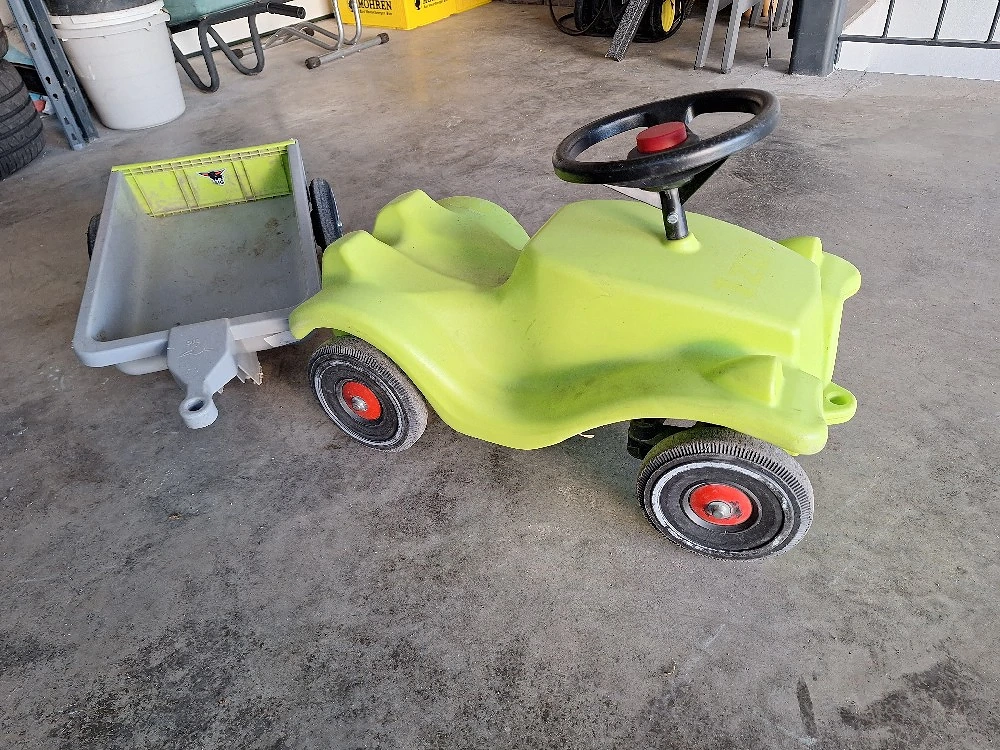 Bobbycar mit Hänger