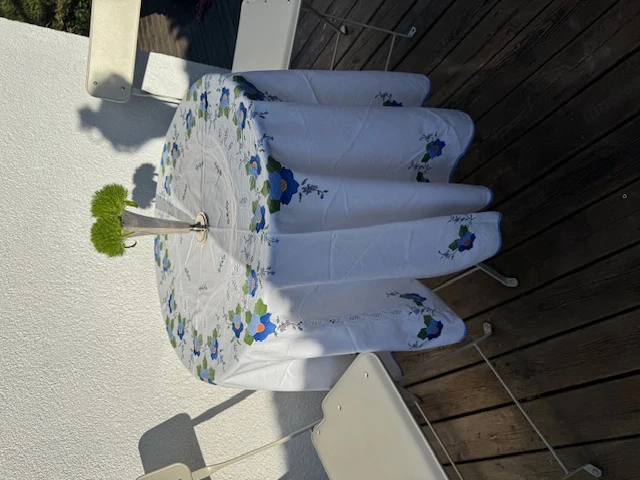 Tischdecke rund mit 8 Stk. Stoffservietten