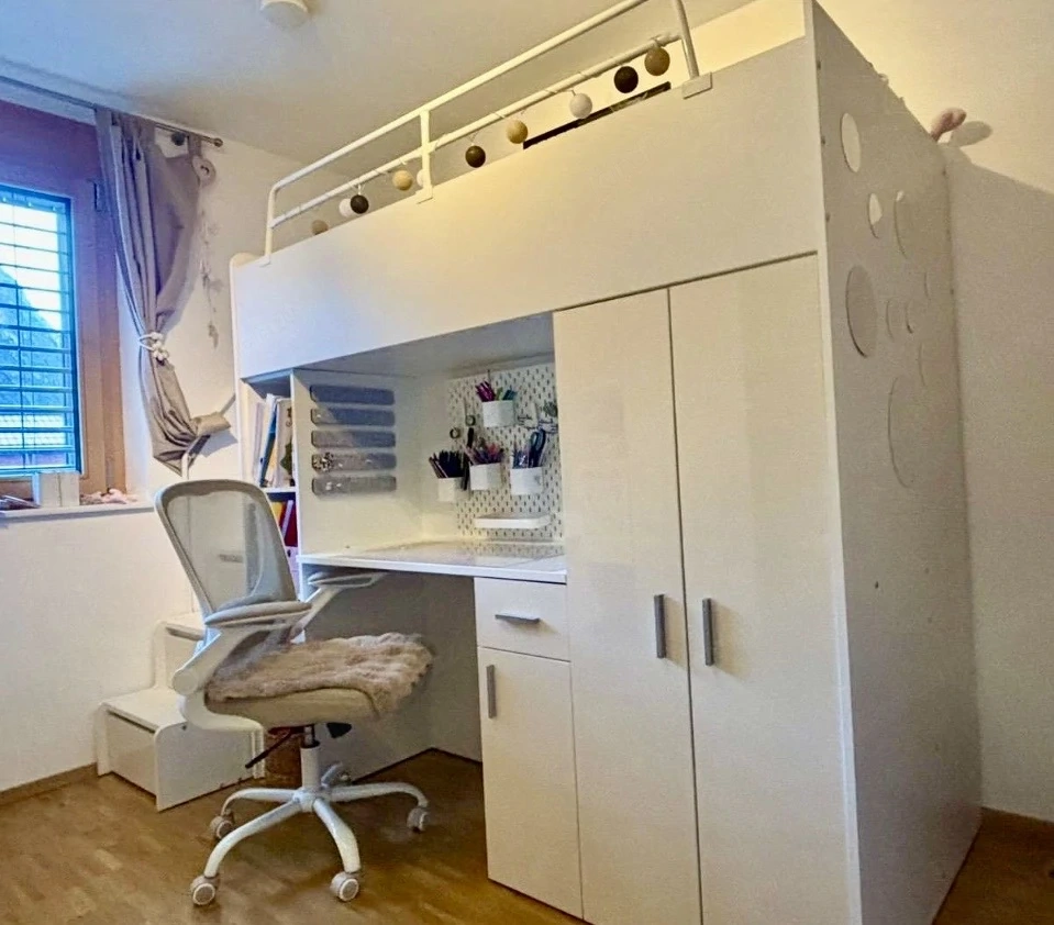 Hochwertiges Hochbett mit Zubehör