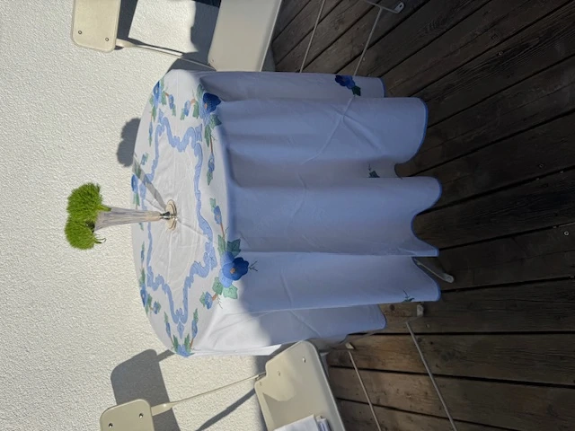 Tischdecke rund mit 8 Stk. Stoffservietten