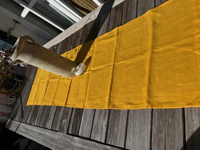 Tischläufer in gelb