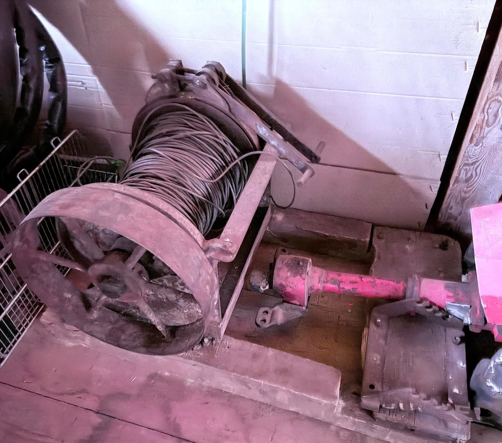 Wellenbock   Seilwinde mit Elektromotor und Lederriemen