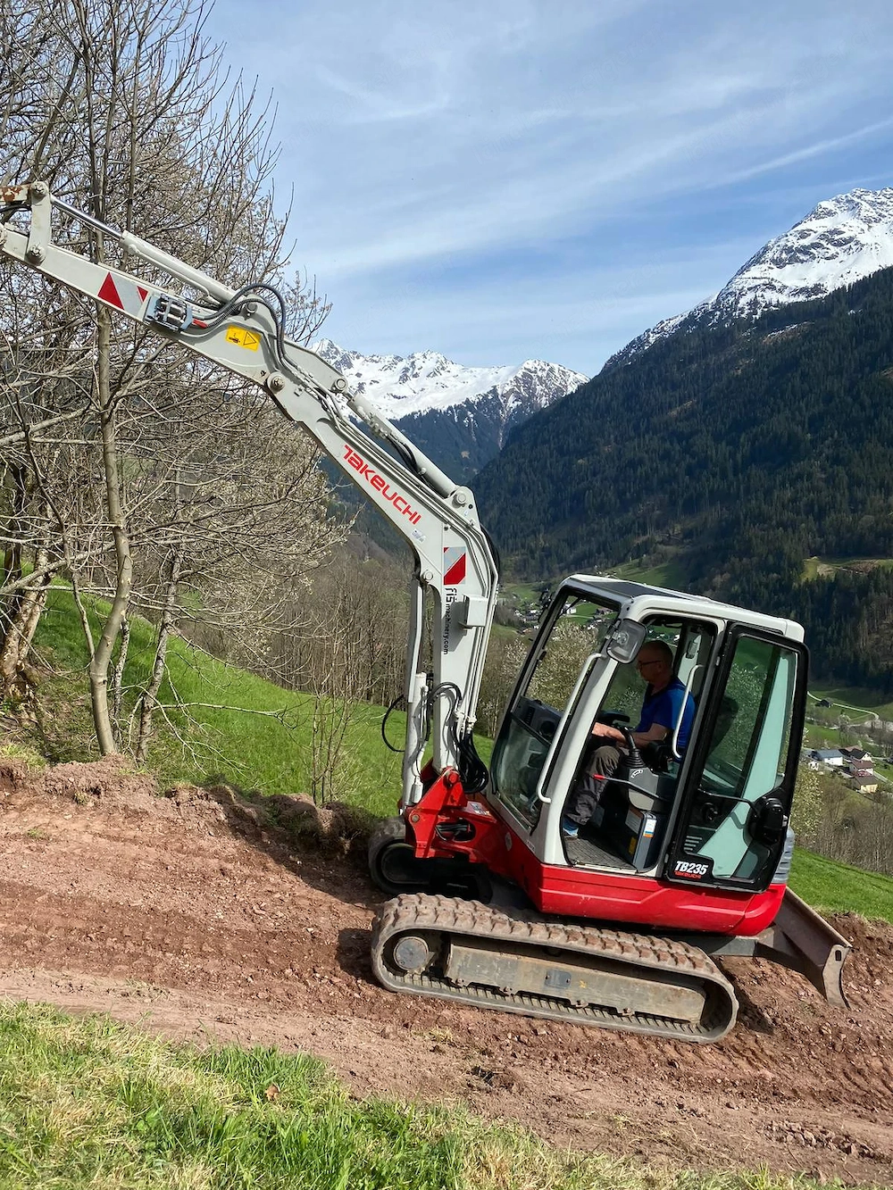 Bagger Takeuchi TB235D