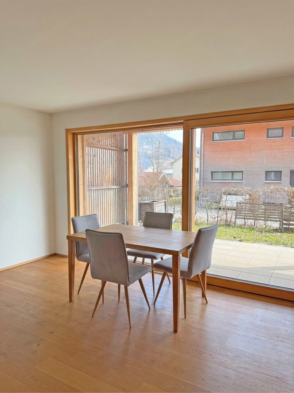 Moderne Wohnung mit großer Terrasse in Egg