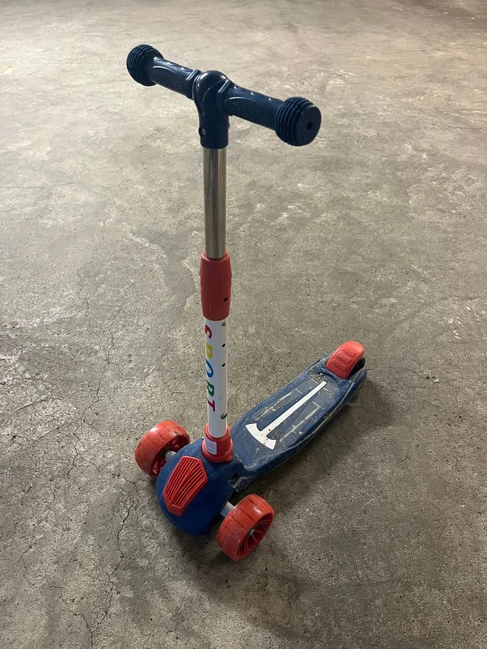 kleinkindscooter abzugeben