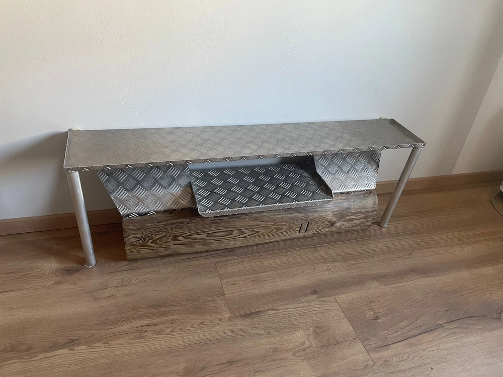 Einzigartige Möbelstücke im Industrial-Design Coutisch und Sideboard