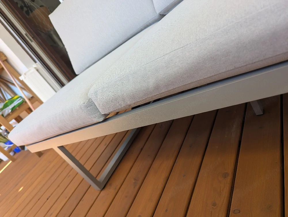 Gartensitzbank mit verstellbarer Rückenlehne 