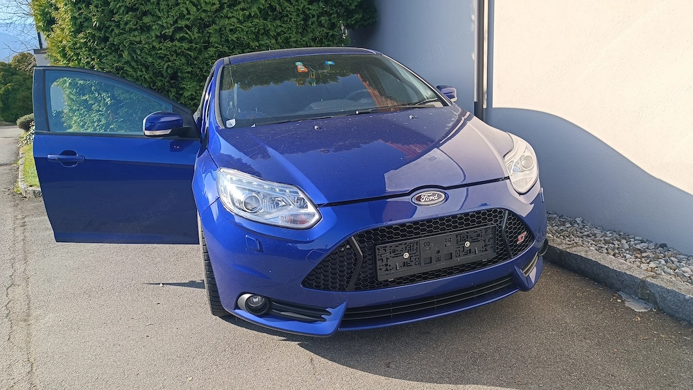 Ford Focus ST 250Ps frisch vorgeführt
