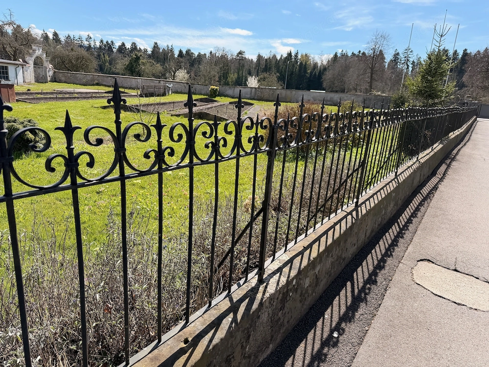 Suche historischen, schmiedeeisenen Zaun 