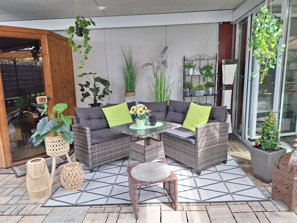 Schöne 2.5 Zimmer Gartenwohnung mit beheiztem Wintergarten, provisionsfrei