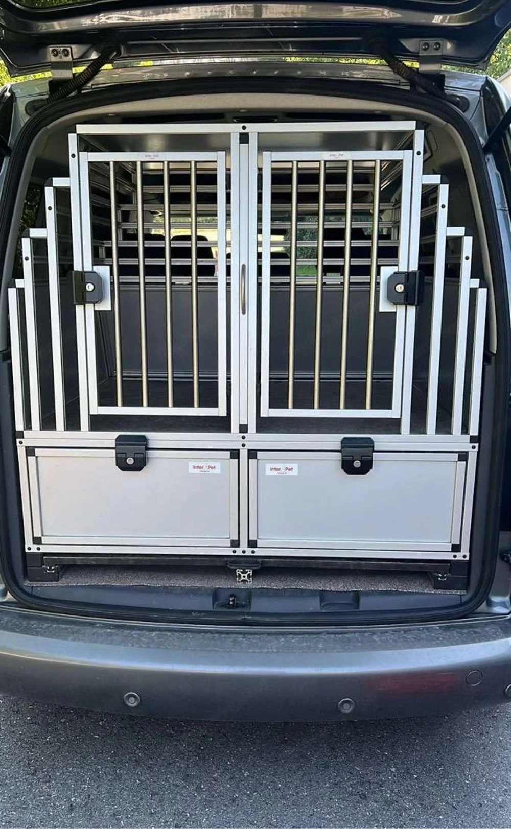 Hundebox mit Schubladen