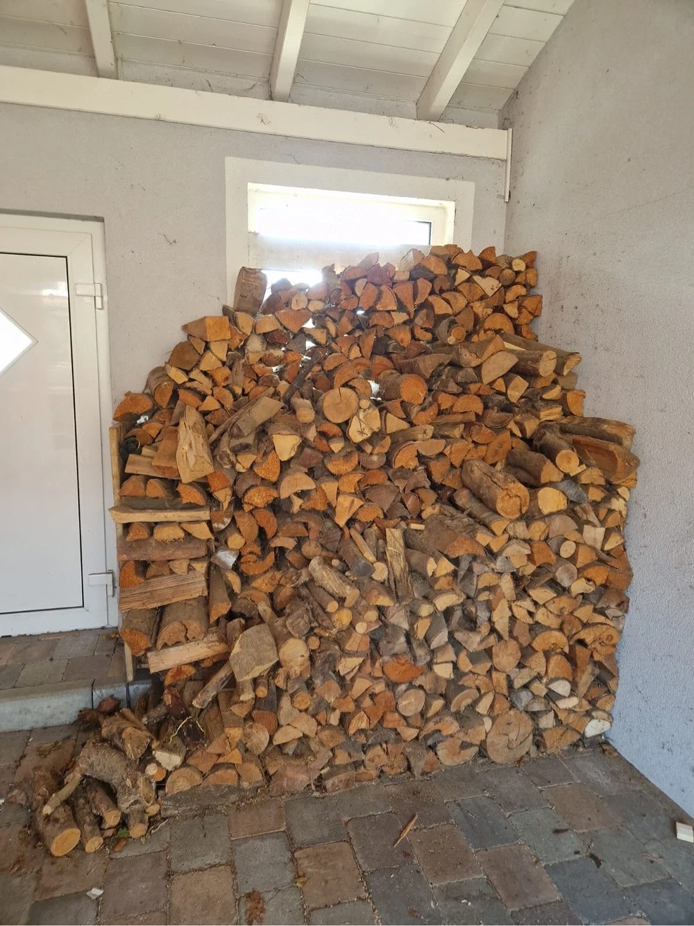 Brennholz zu verkaufen (ca. 2,5 Kubikmeter)