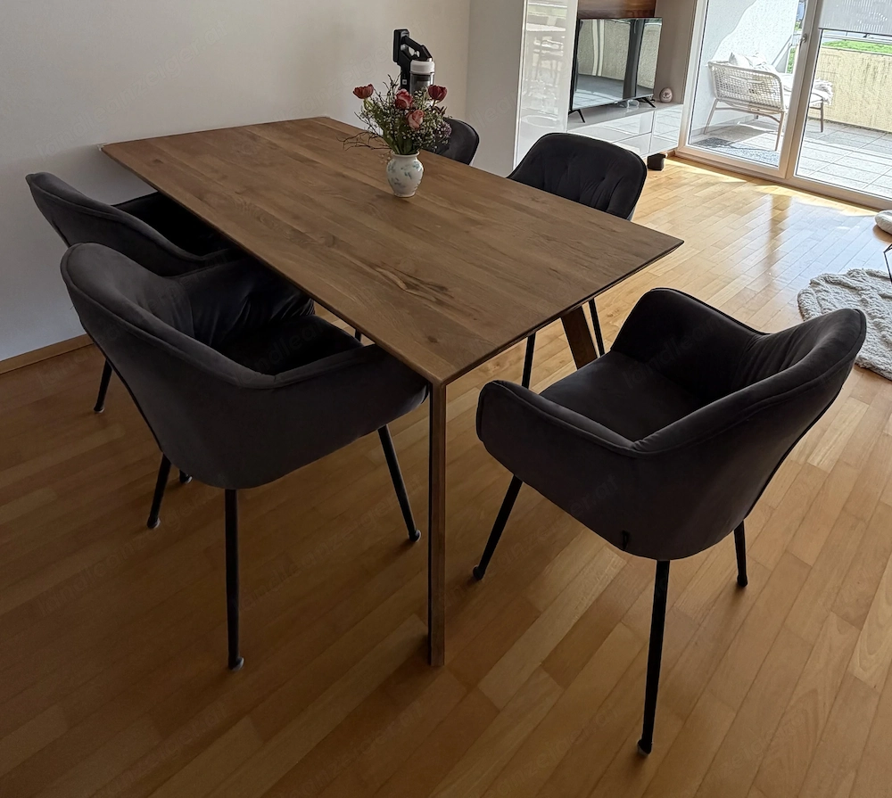 Tisch inklusive 6 Stühle