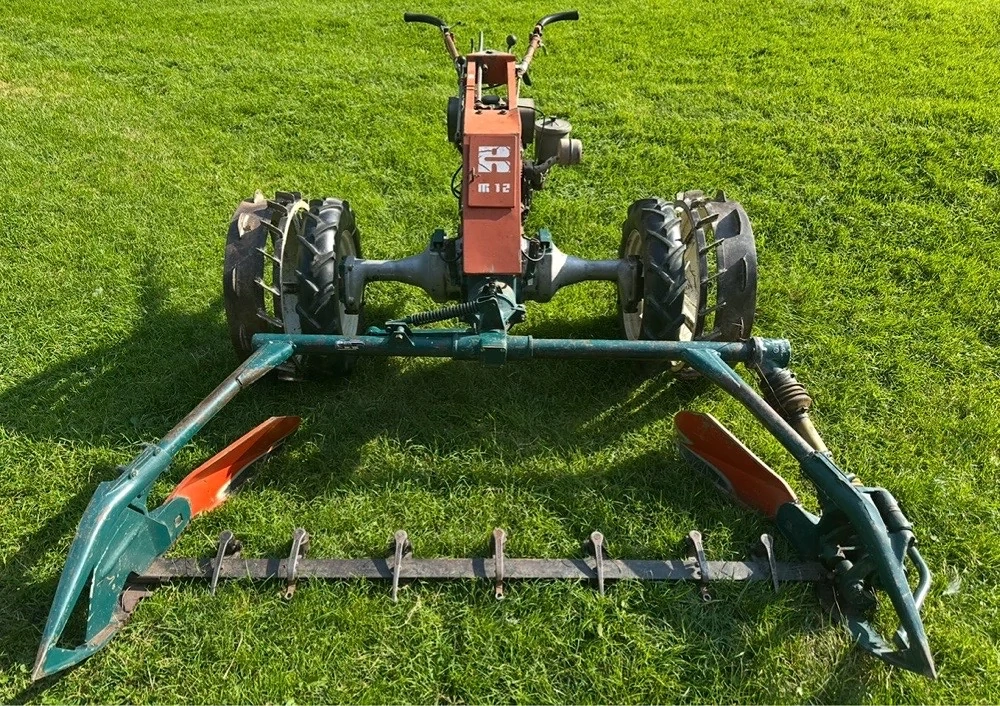 Reform M12 mit Bandrechen und Mähwerk