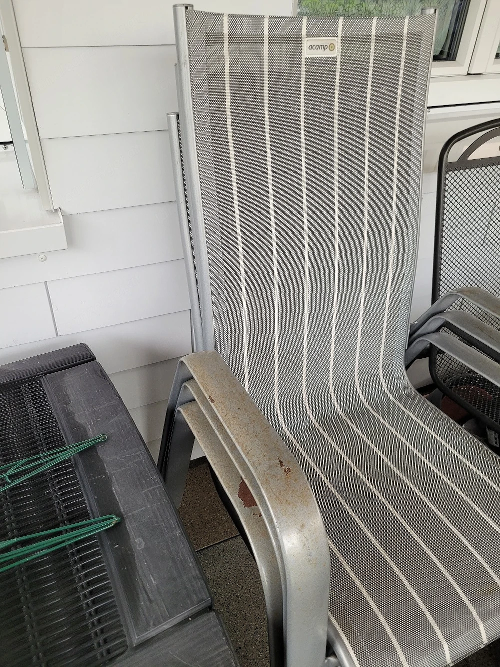 Verschenke 6 Gartenstühle 