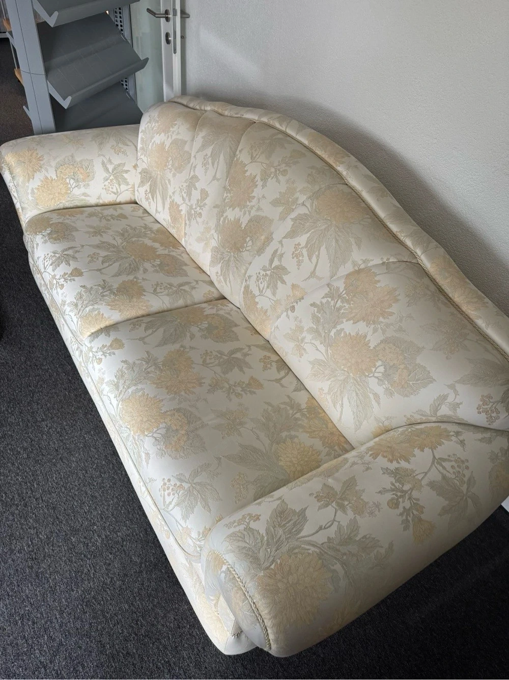Handgemachte Designercouch + 2 Sessel
