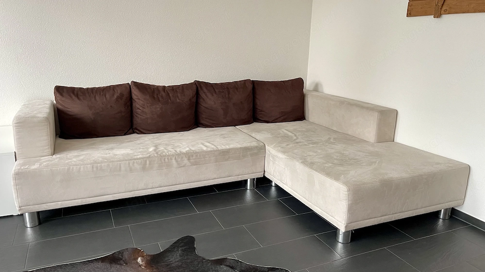 Couch ausziehbar inkl. 4 große Kissen
