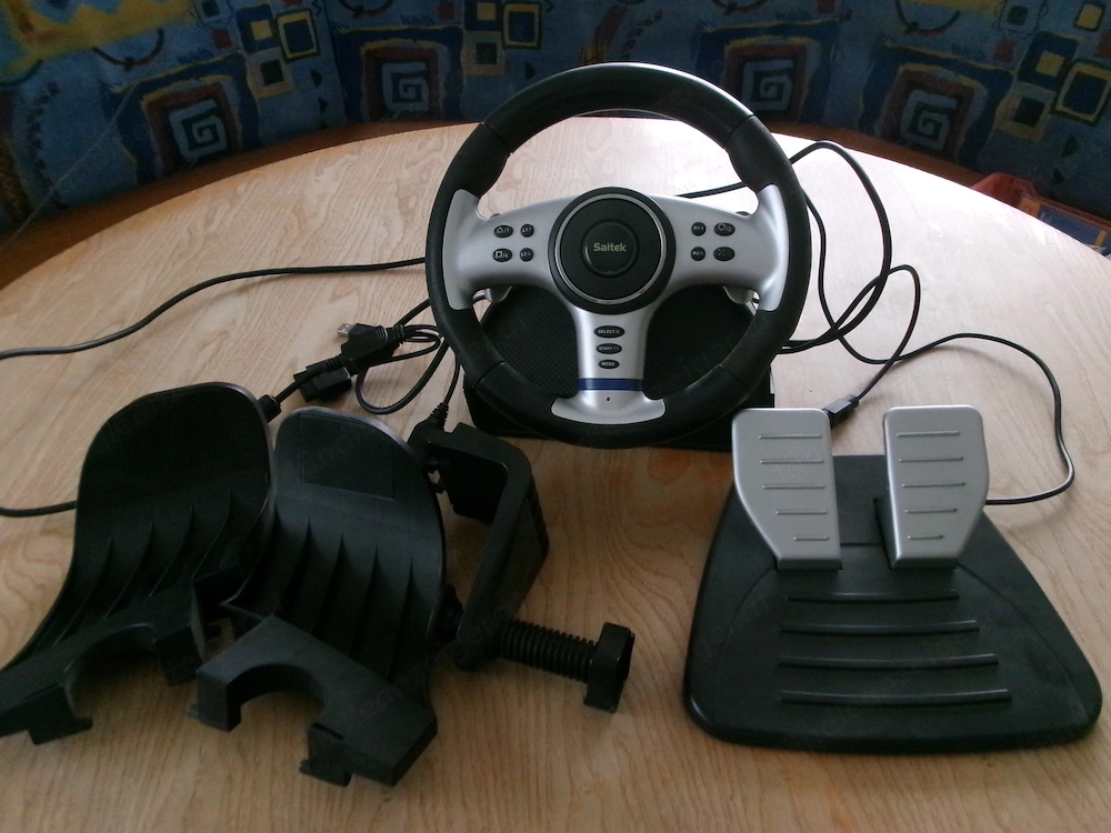 Saitek-Select 9 - Lenkrad + Fußpedale