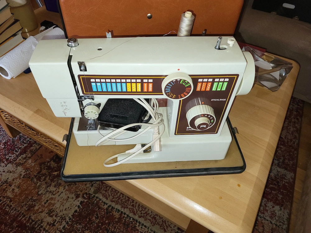 Nähmaschine mit Koffer