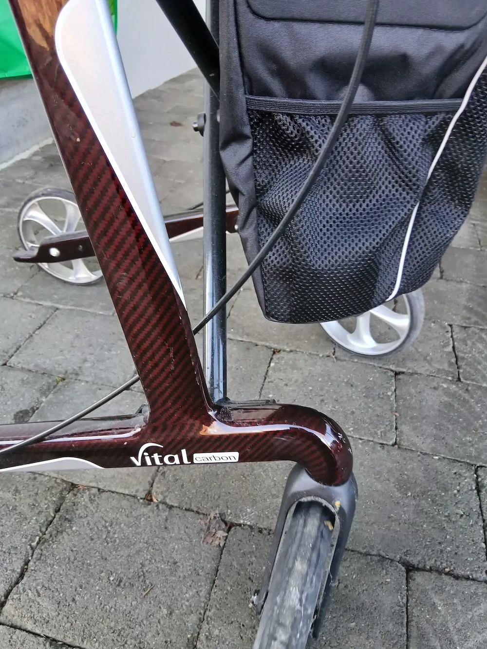 ROLLATOR carbon v. RUSSKA rubinrot