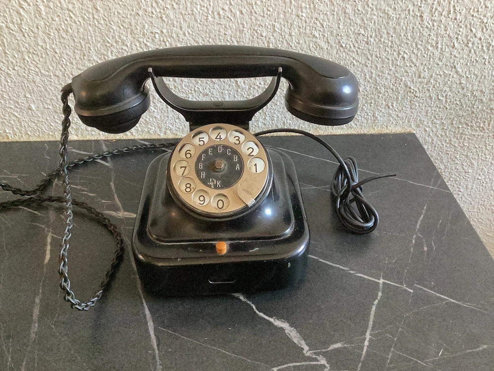 Altes Telefon schwarz