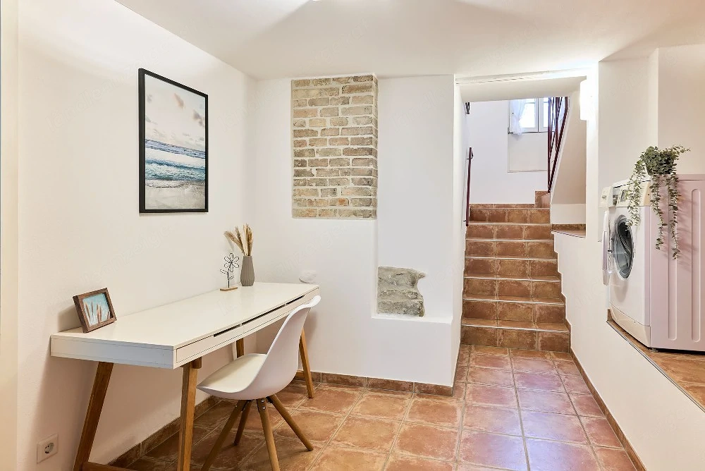 Moderner Schreibtisch in Weiß