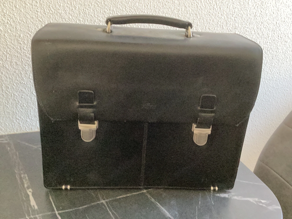 Aktenkoffer mit Gurt