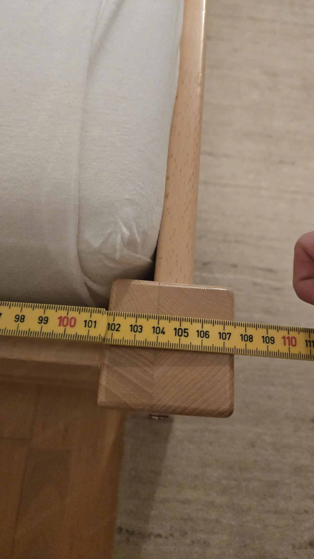 Modernes Einzelbett Vollholz ca 100x200 mit Lattenrollrost