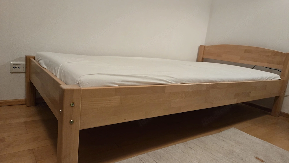 Modernes Einzelbett Vollholz ca 100x200 mit Lattenrollrost