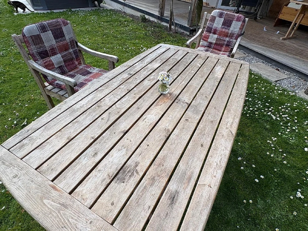 Holztisch Garten