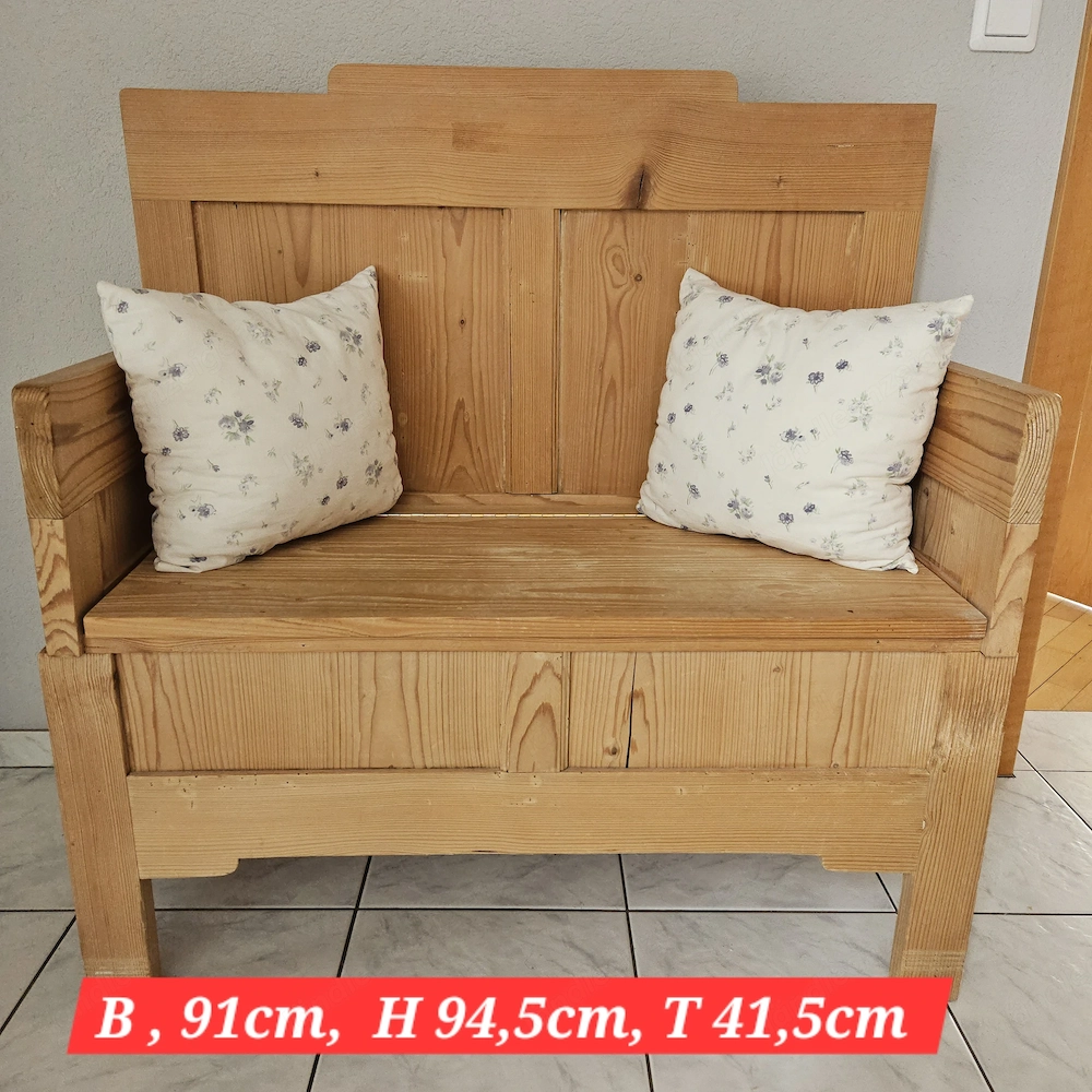 Schönes Holzbänklein mit Lade