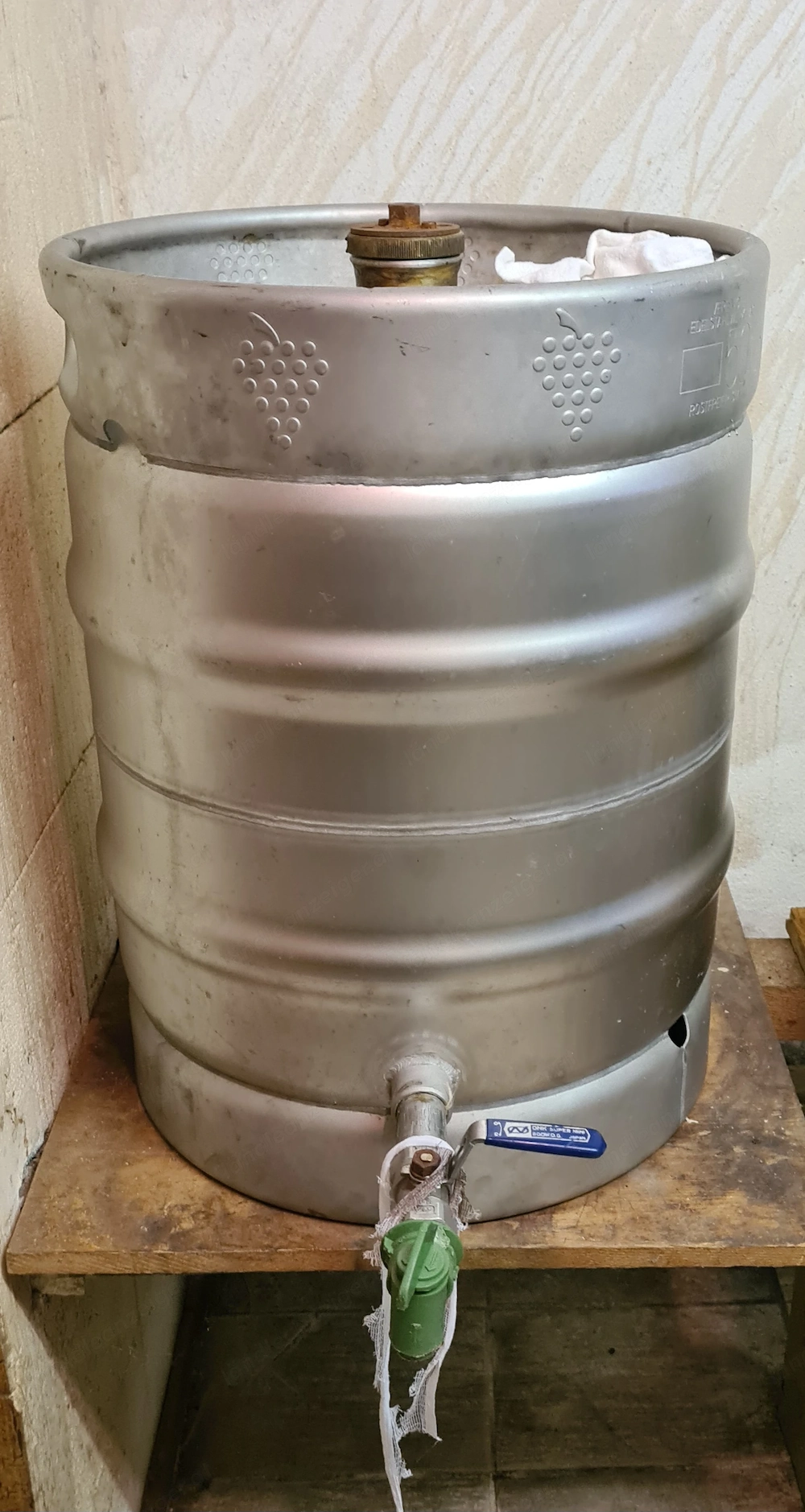 Aluminiumfass zu verschenken.