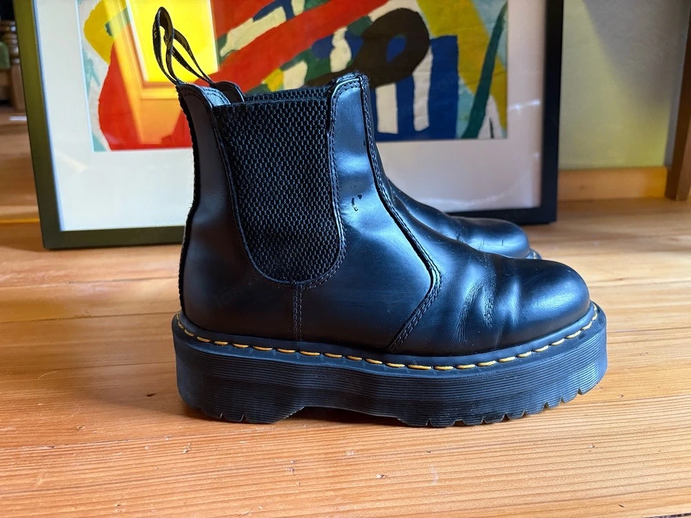 Dr. Martens 38