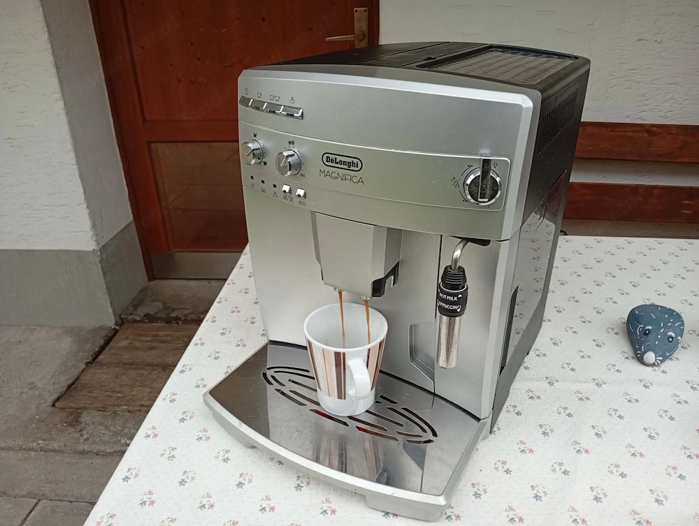 Kaffeemaschine DeLonghi MAGNIFICA