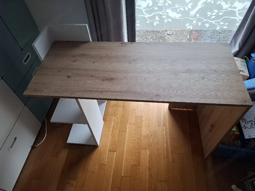 Schreibtisch 