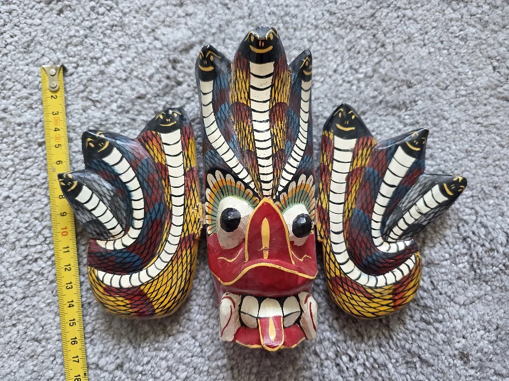 Holzfigur geschnitzt