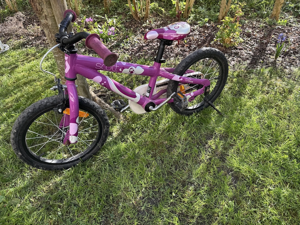  Cooles 16 Zoll Kinderfahrrad   bereit für die nächste Runde!