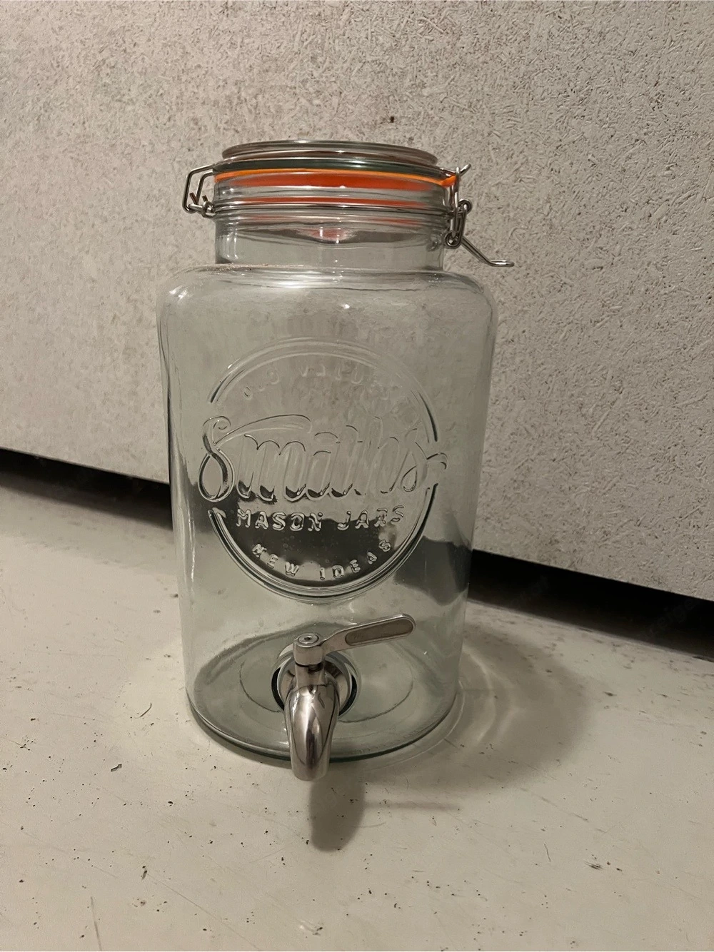 Glas Getränkespender mit Zapfhahn