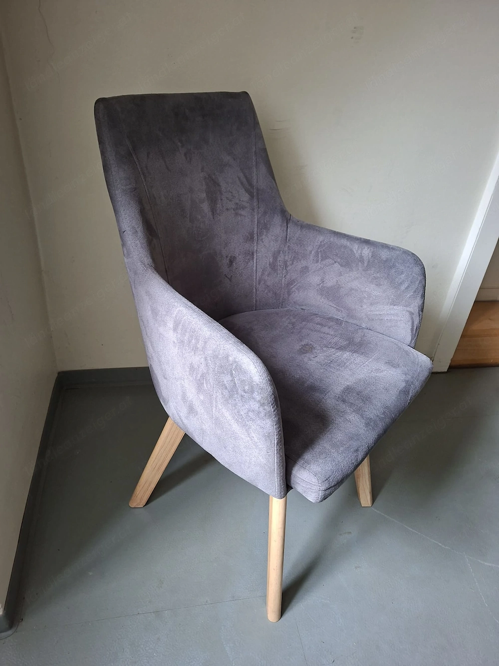 grauer Designerstuhl