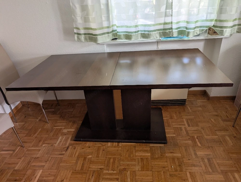 Esstisch mit Zusatzplatte 